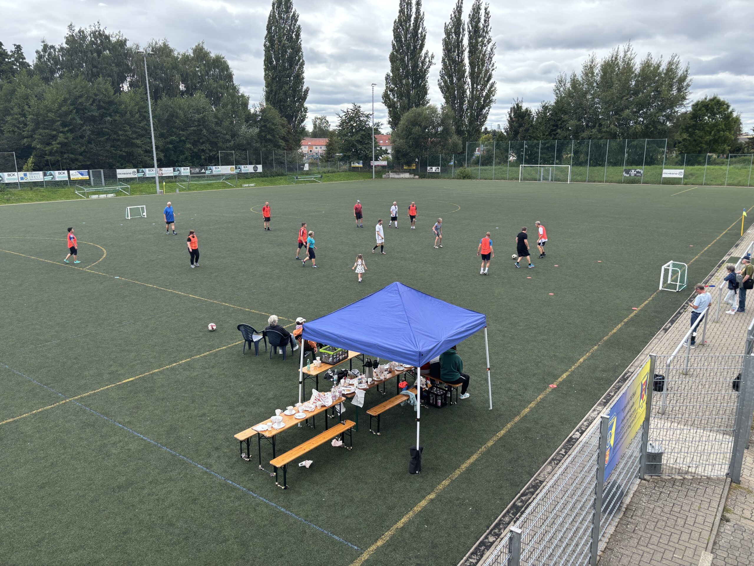 Du betrachtest gerade Kaffeetafel Aktiv | Gehfußball